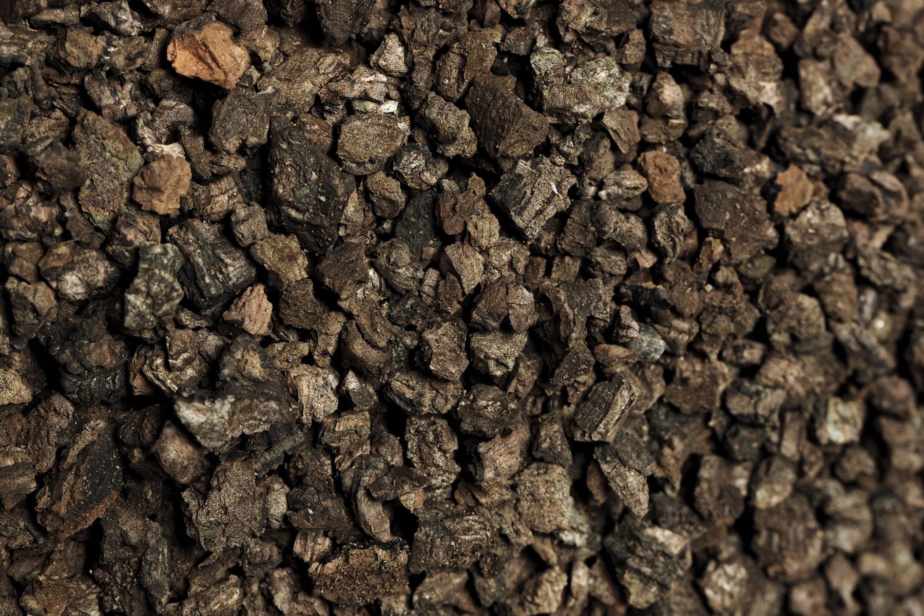 What is the difference between expanded cork and agglomerated cork