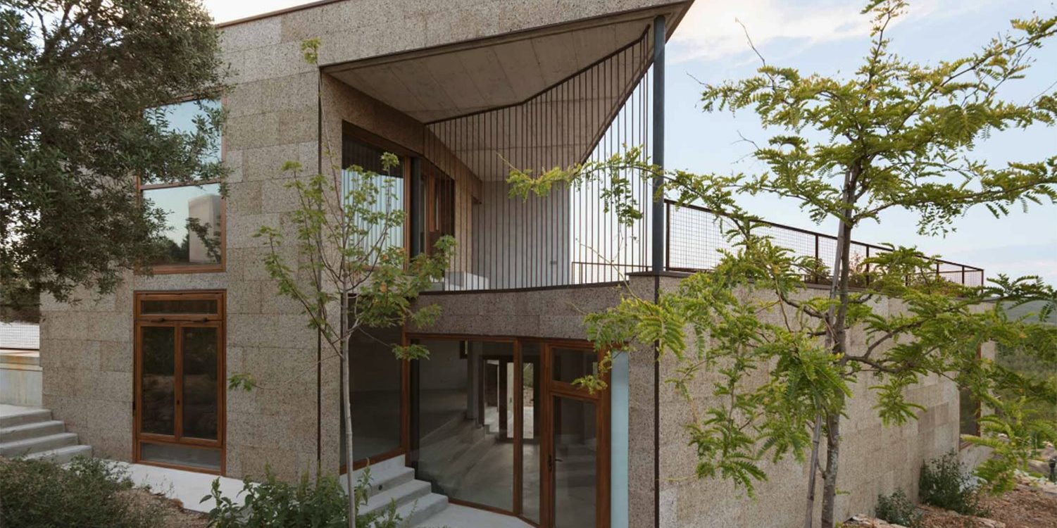 Expanded cork for external cladding of a building CorkLink cork